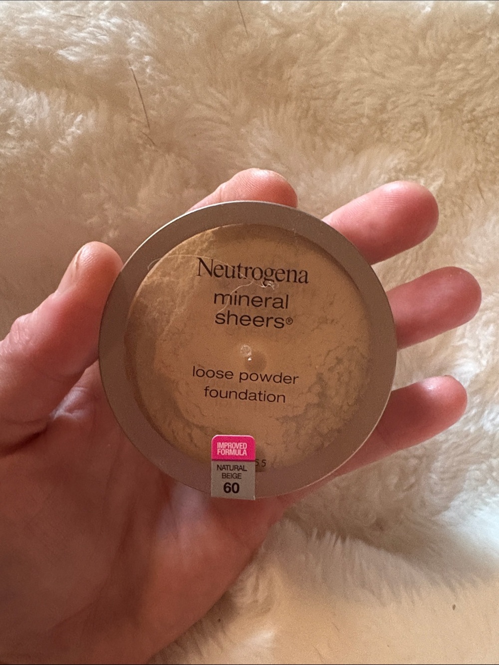 Neutrogena Mineral Sheers Loose Powder Foundation in Natural Beige (Beige/Tan)